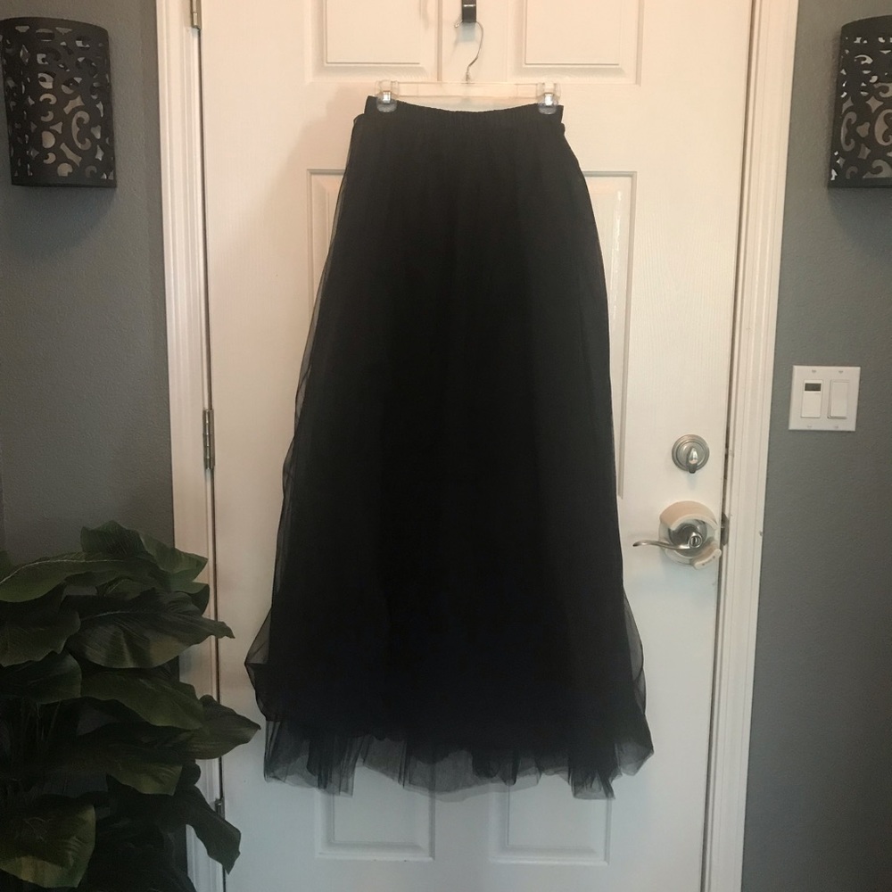 Long tulle dress [Never Worn] 5layers, fits 27-28”
